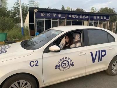 考驾照报名费多少钱（现在考驾照一共得花费多少钱）