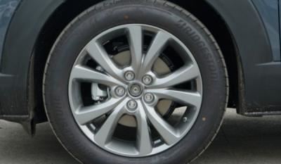 cx30轮胎什么型号规格 尺寸为215/55 r18(胎宽215mm)